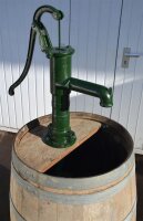 Barrique de vin en bois de chêne avec pompe à main