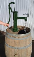 Barrique de vin en bois de chêne avec pompe à main