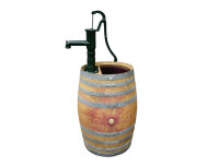 Barrique de vin en bois de chêne avec pompe à main