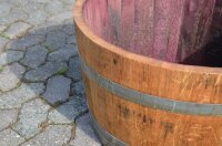 D 70cm - Weinfass halbiert: geölt, aus Eichenholz Rollen: ohne Rollen, Trageschlaufen: mit Schlaufen, Ablaufbohrungen: mit Bohrung (bepflanzen)