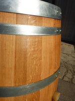 225L Weinfass geöffnet als Regentonne - geschliffen und geölt mit silber lackierten Ringen Lieferumfang: ohne Deckel, Wasserhahn: Ohne Hahn